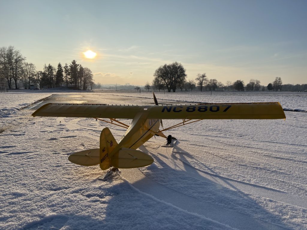 “Gletscherfliegen” mit der Piper J-3-STOL