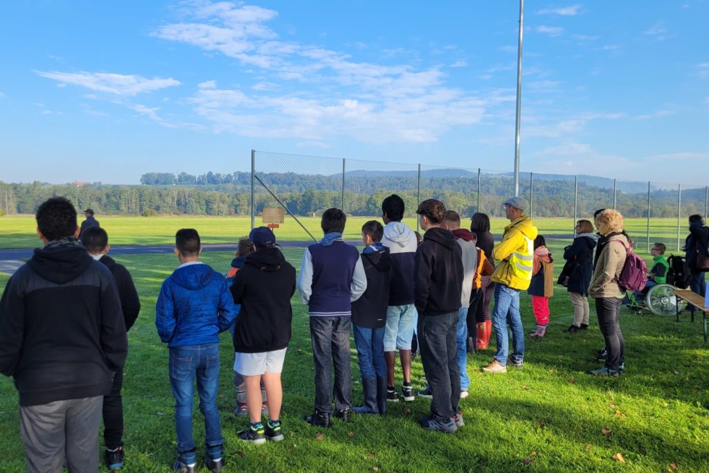 Zwei Oberstufenklassen zu Besuch auf der Allmend Zwei Oberstufenklassen zu Besuch auf der Allmend
